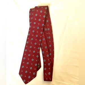 Brooks Brothers Markers Burgundy Geometric Neck Tie. 100% Silk Woven tie